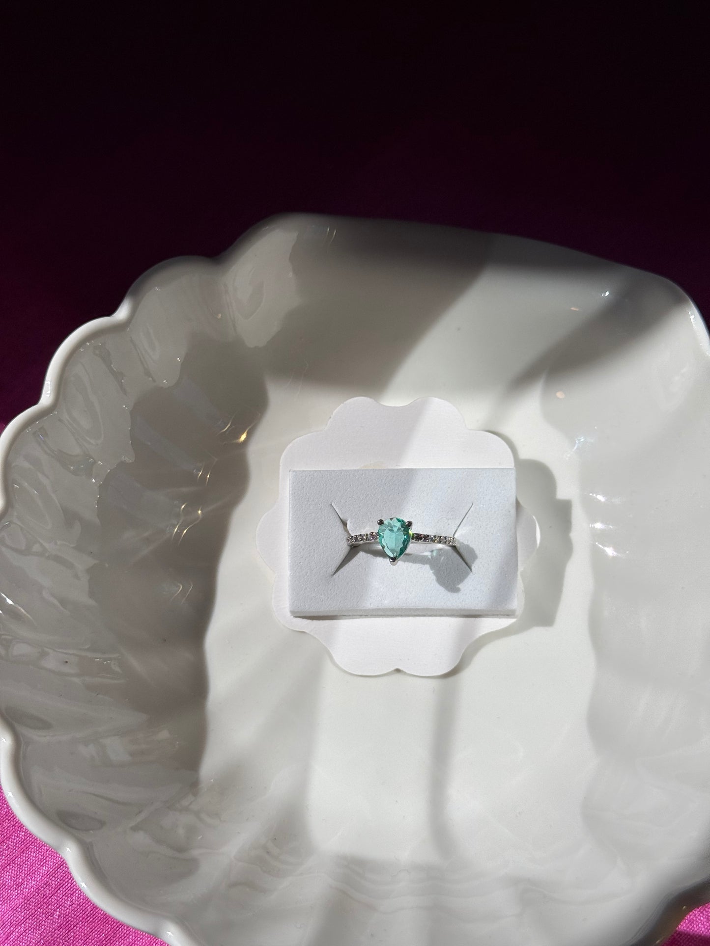 Midnight Elegance – Pear-Cut Sapphire Ring