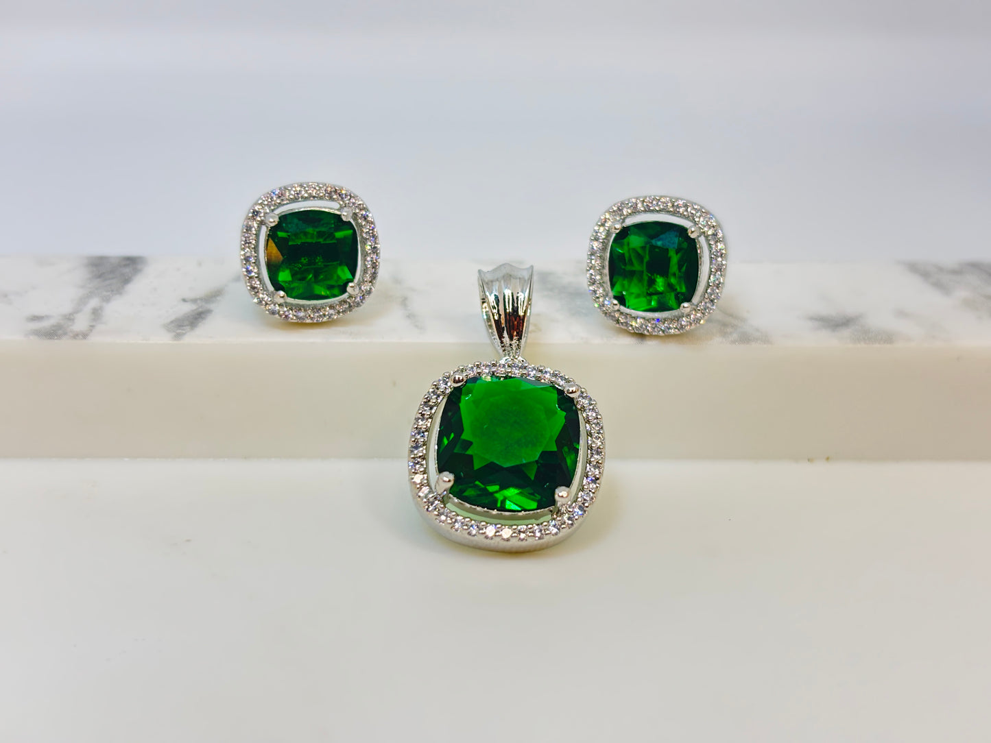 Enchanting Emerald Elegance Pendant Set