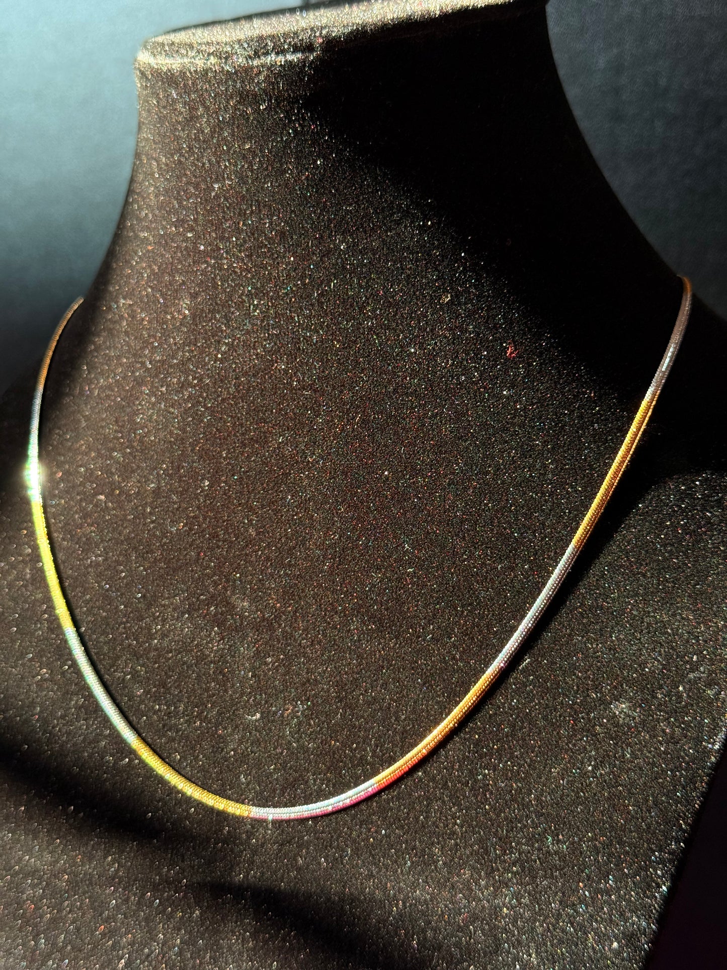 Two-Tone Minimal Chain