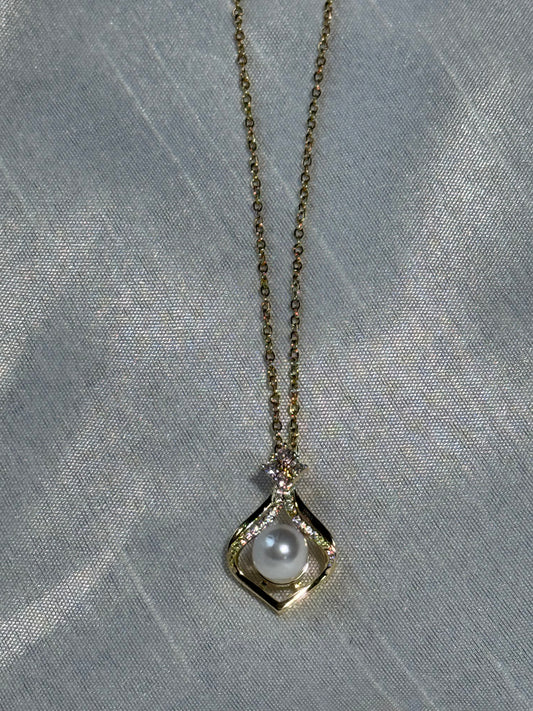 Pearl Water Drop Necklace