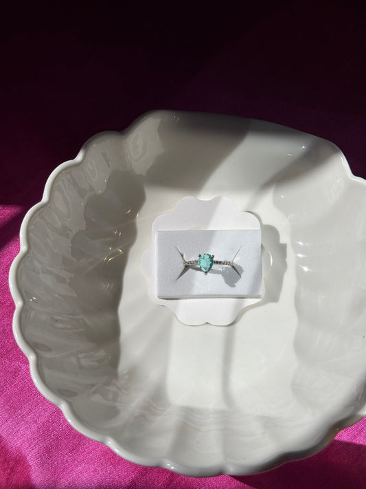 Midnight Elegance – Pear-Cut Sapphire Ring