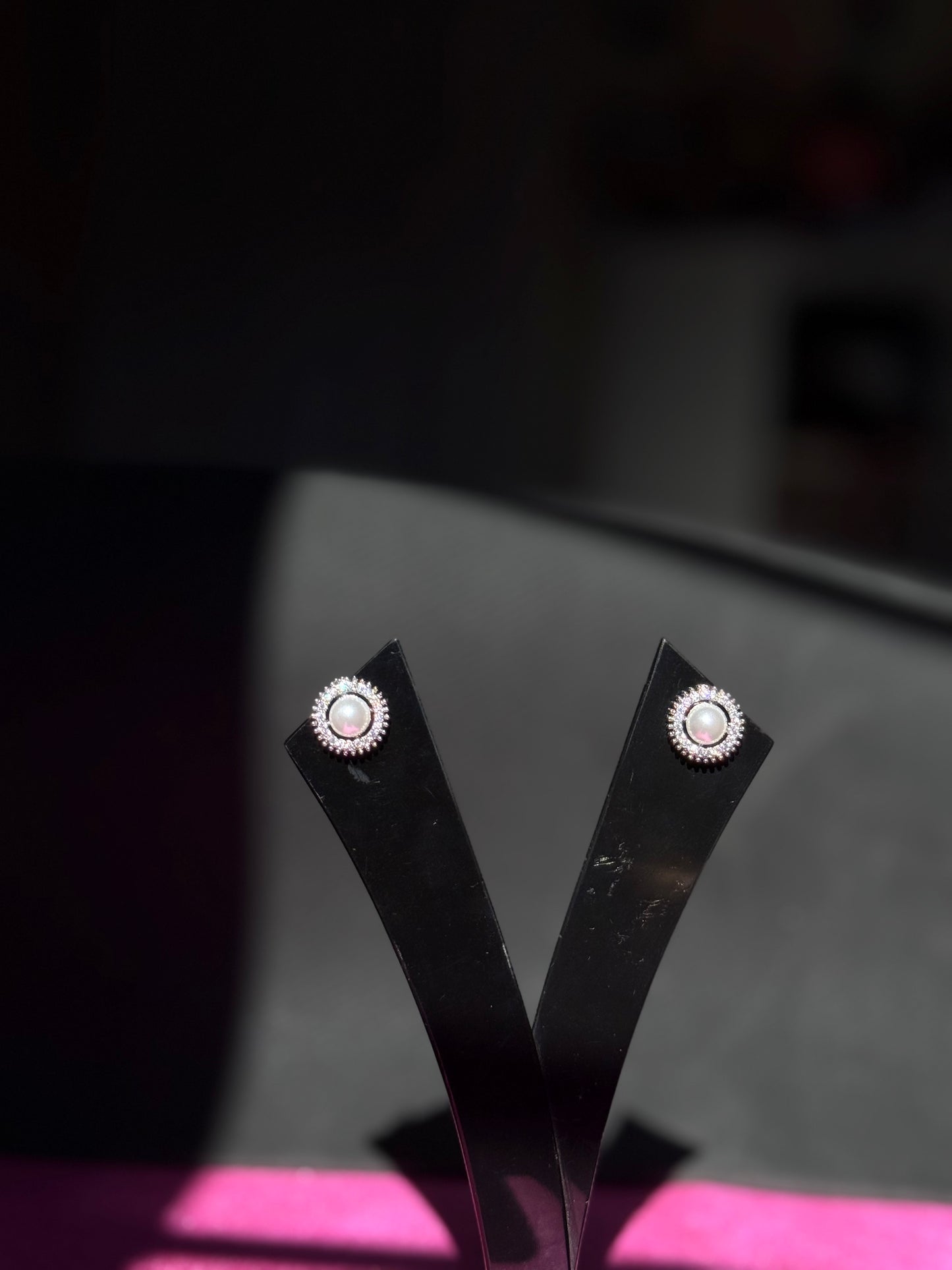 Circle Pearl Studs