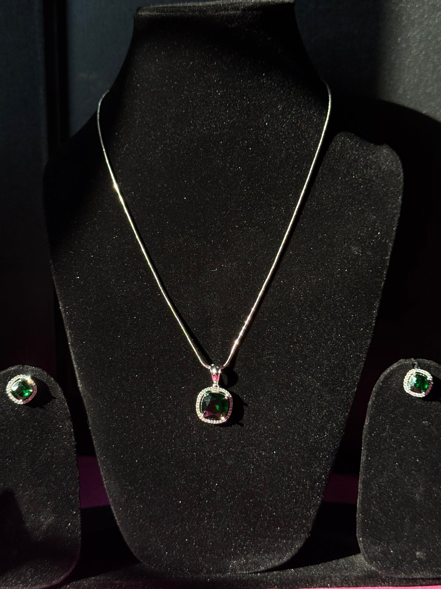 Enchanting Emerald Elegance Pendant Set