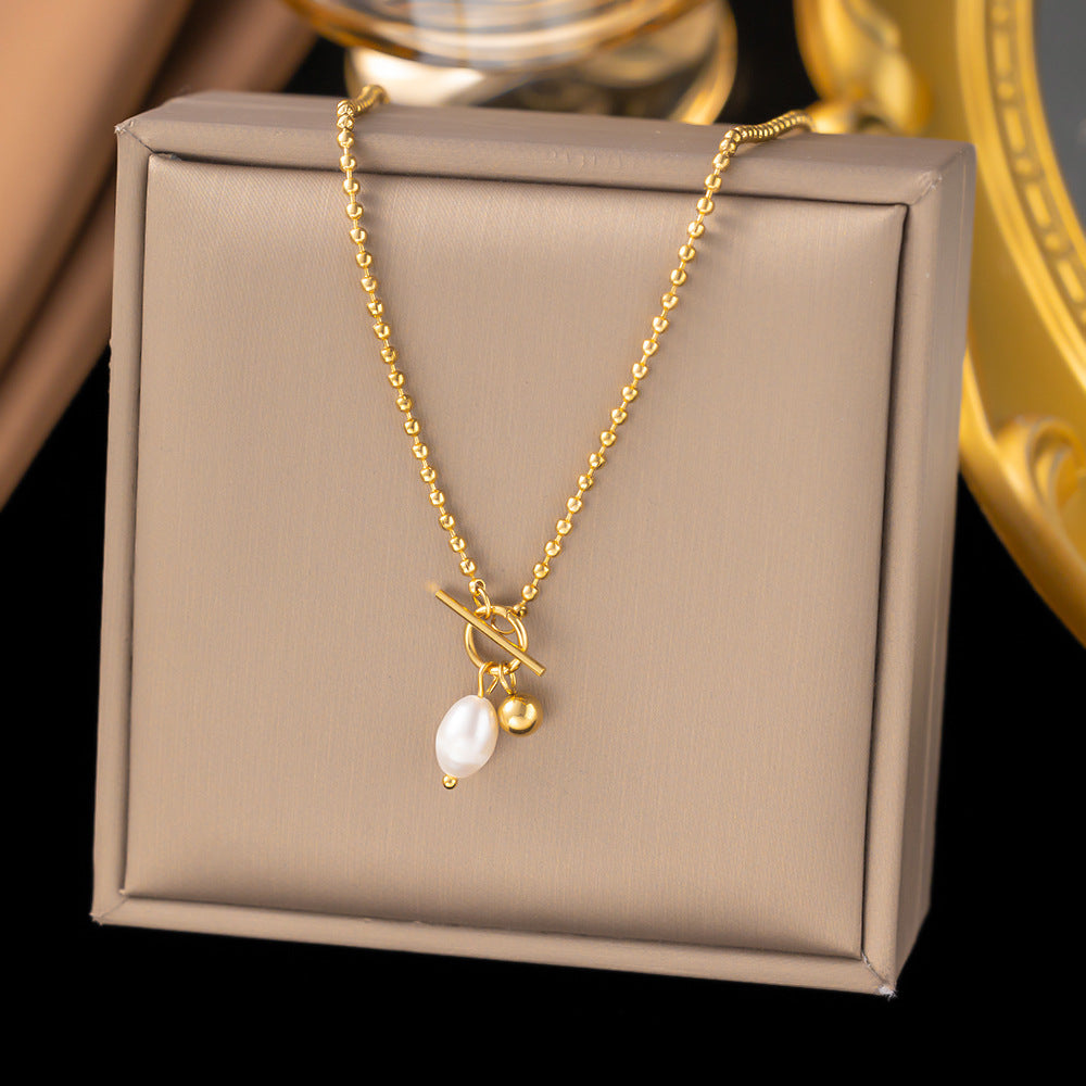 Trendy pearl design pendant necklace