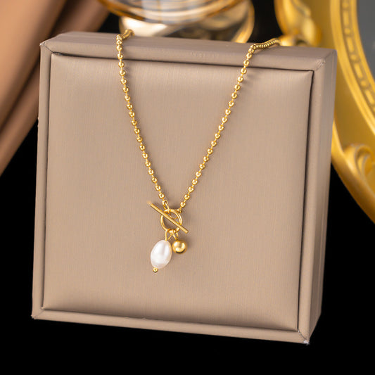Trendy pearl design pendant necklace